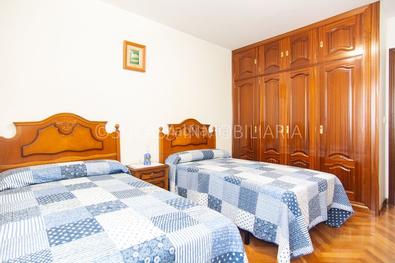 Foto 7203bc84-e53d-4758-a5f3-f9b4f00bb90f. Edificio in Vilaboa Sur Culleredo