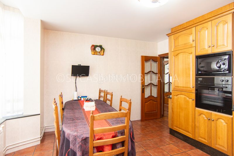Foto 09f4a86e-d71b-4a15-a421-e3e50659ac33. Casa adossada amb xemeneia calefacció aparcament a Culleredo