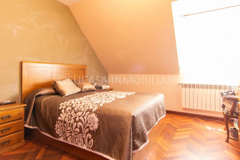 Foto db295324-65bd-4d88-9c2f-cd91df2a38b9. Casa adossada amb xemeneia calefacció aparcament a Culleredo