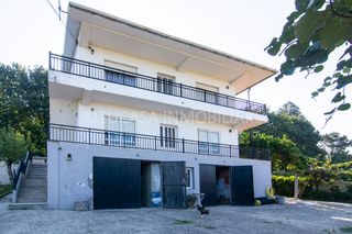 Xalet  Estrada estación 25. Casa en cambre con muchas posibilidades