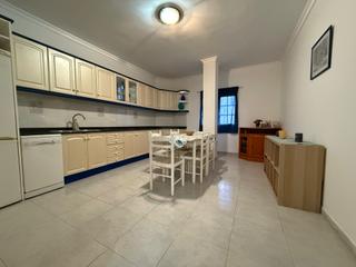 Lloguer Casa a Calle la chopa 10. Amplia vivienda en pozo izquierdo