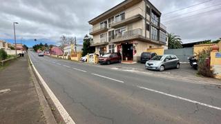 Edificio  Camino la cañada. Edificio de tres plantas en el ortigal. san critobal de la lagun