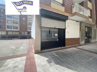 Local Comercial en Bermeo. Local de mas de 80m2 provisto de luz y agua