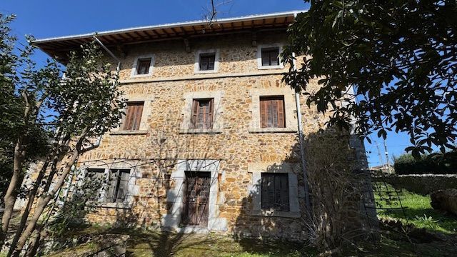Foto f84c33d0-4a55-46ab-ba64-b6572f5ceec9. Casa in Busturia
