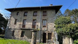 Casa a Busturia. Caseron con 2900m2 de solar para reformar completamente en urdai