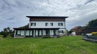 Casa en Mundaka. Chalet con vista panoramica al mar y a la montaa