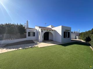 Maison à Cala Blanca. Inversores !!! casa con licencia turistica en cap dartrutx
