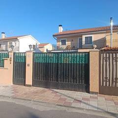 Xalet a Peñaranda de Bracamonte. Espectacular chalet con amplia parcela