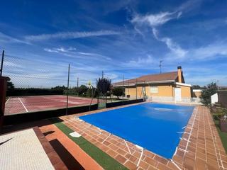 Chalet  Camino rio segunda. Chalet independiente con piscina y tenis en aldehuela