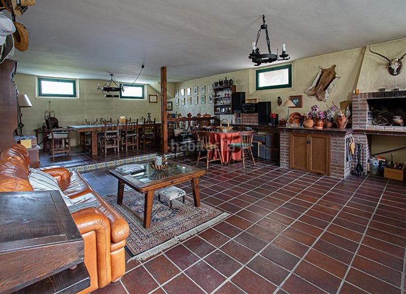 Foto 75634c65-3fba-4fd7-80f4-fa7d2c90f02e. Chalet with heating parking pool in El Berrocal Valladolid
