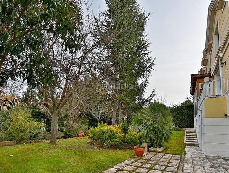 Foto 3a18dadc-5f4f-45d6-b0d7-ed7b62966283. Chalet avec chauffage parking piscine dans El Berrocal Valladolid
