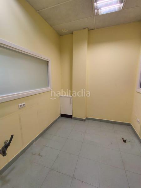 Foto d438ea98-cdbb-4eb7-b029-0cef9a26748b. Alquiler local comercial local instalado en la zona plaza Circular, en Valladolid