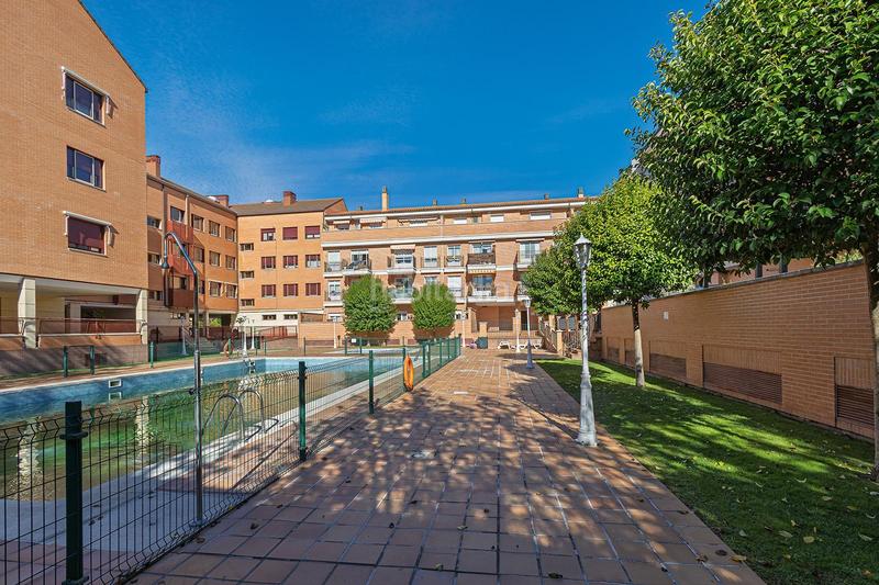 Foto 13b9e688-7503-430b-9419-a7a1cce54aaf. Àtic amb calefacció aparcament piscina a Covaresa Valladolid