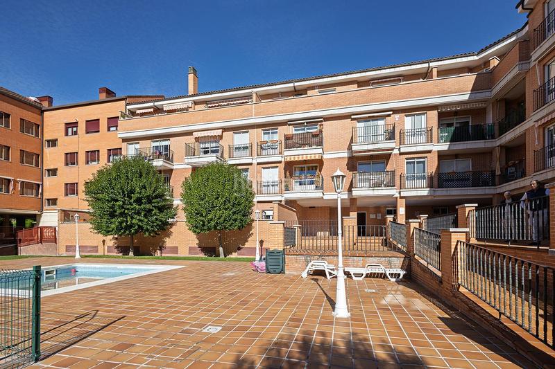 Foto 8ca2386d-975d-4b17-844b-0fe88a7d8012. Àtic amb calefacció aparcament piscina a Covaresa Valladolid