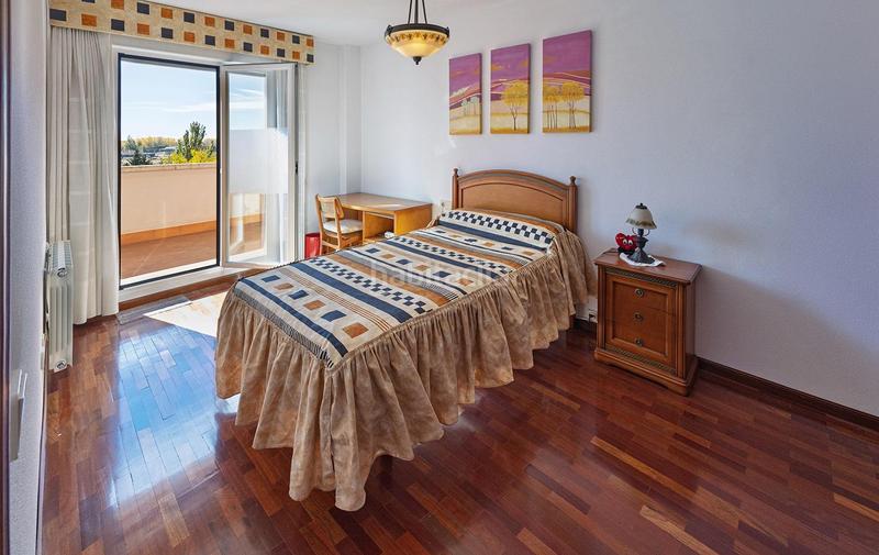 Foto 981ab706-21ec-4b1f-a541-e763b3ac1bc3. Àtic amb calefacció aparcament piscina a Covaresa Valladolid