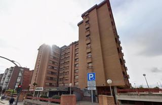 Location Appartement  Avenida medina del campo. Amplio y moderno piso en alquiler en la zona de arturo eyres  la