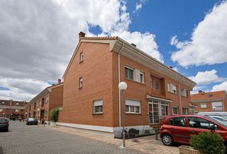 Chalet en Covaresa. Espectacular chalet en covaresa.
