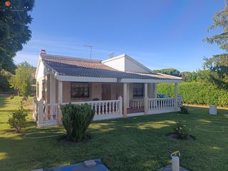 Chalet in Villabáñez. Casa de oportunidad en urbanización dehesa de peñalba por solo 1