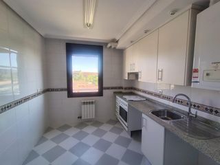 Miete Etagenwohnung in Huerta del Rey. Piso en alquiler vpo en huerta del rey  oportunidad única