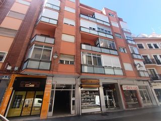 Lloguer Pis a Centro. Piso alquiler reformado junto teatro calderón, 4 dormitorios y g