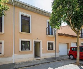 Casa adossada en Mucientes. Chalet adosado en mucientes, 2 plantas, 4 dormitorios y garaje