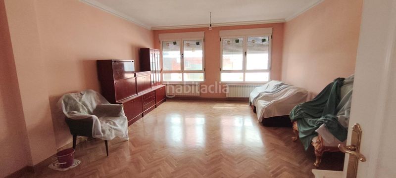 Foto 8b1b3f23-e55c-45fa-ba1e-d00c2f48fb2f. Casa amb calefacció aparcament a Campo Grande Valladolid