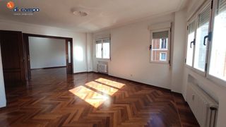 Pis en Centro. Piso en venta y alquiler junto a la plaza espa�a.