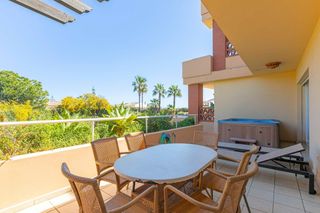 Planta baixa en El Faro de Calaburra - Chaparral. Bajo con jard�n en residencial malibu mansion  exclusividad, ren