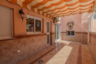 Affitto Piccolo appartamento in Puerto Deportivo. Amplio piso de 2 dormitorios con gran patio  centro de fuengirol
