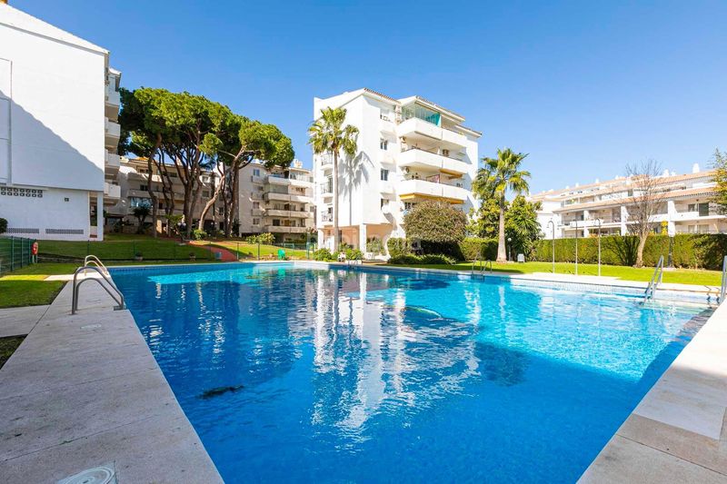 Foto 6d602c14-7a47-4fa8-80d7-d95251c34aee. Pis amb aparcament piscina a Calahonda Mijas