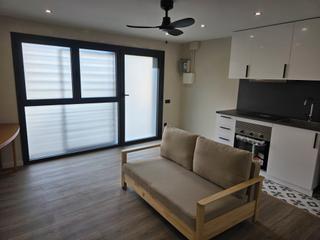 Location Rez-de-chaussée  Carrer de montserrat de casanovas. Local-vivienda reformado en horta-guinardó