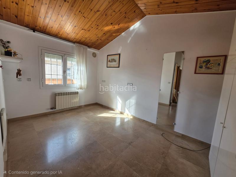 Foto 00afb065-3bec-4e9d-ae78-d057bc6a16d6. Casa adossada amb xemeneia calefacció aparcament piscina a Barcelona