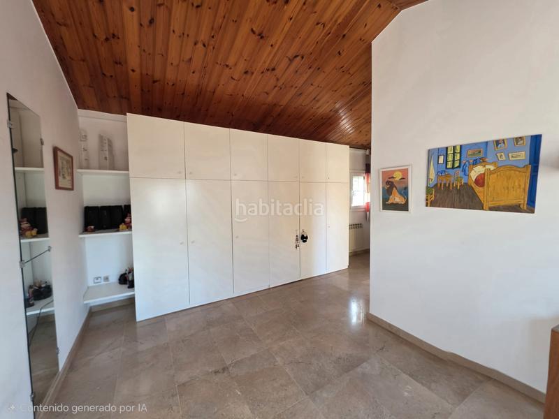 Foto 0db0b98e-d8d3-43d2-a6ec-a4d2b8805ad8. Casa adossada amb xemeneia calefacció aparcament piscina a Barcelona