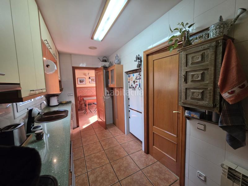 Foto 2b3e8a12-cda4-416c-9951-6b65337e9305. Casa adossada amb xemeneia calefacció aparcament piscina a Barcelona