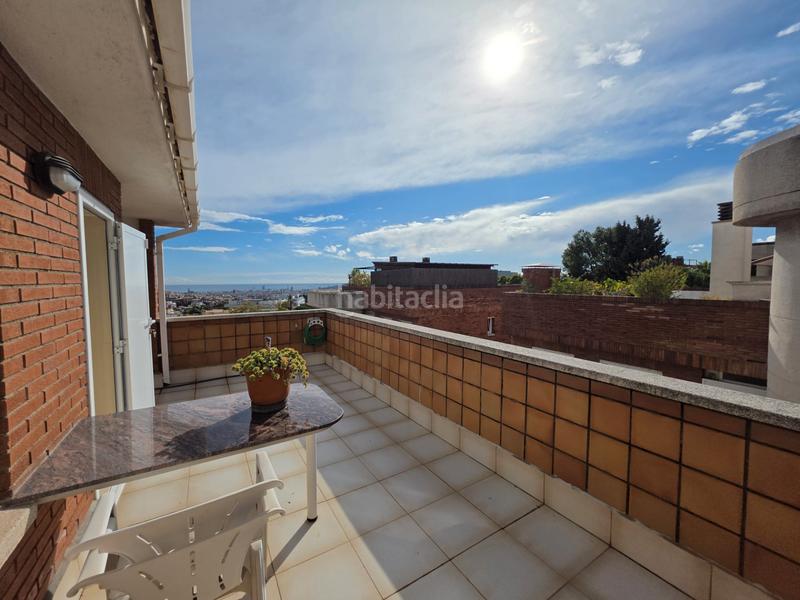 Foto 2d98bc03-ec3b-48de-a233-5e5a2e239024. Casa adossada amb xemeneia calefacció aparcament piscina a Barcelona