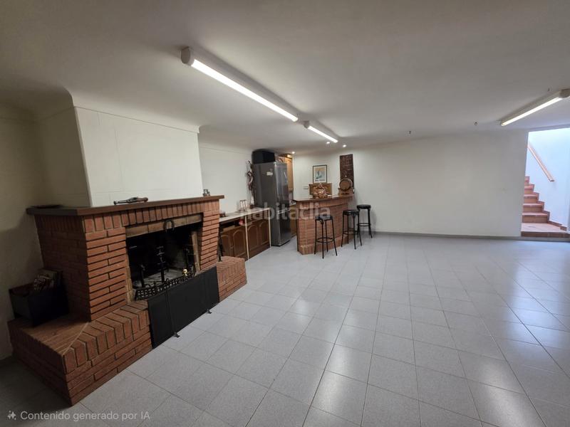 Foto 39827b1d-52d1-46b0-a874-0085159ea823. Casa adossada amb xemeneia calefacció aparcament piscina a Barcelona