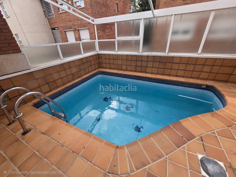 Foto 48989210-4fc9-4a10-a78a-d356582590c2. Casa adossada amb xemeneia calefacció aparcament piscina a Barcelona