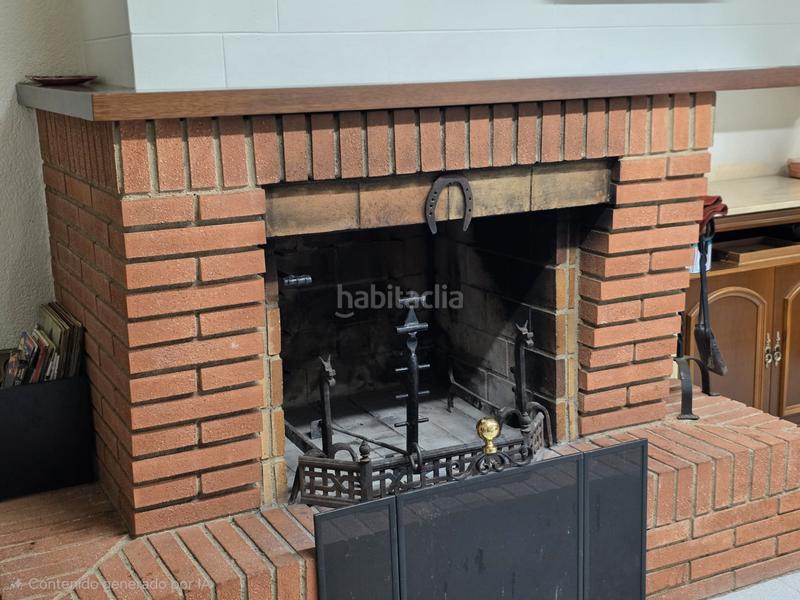 Foto a440658d-28ff-4dd6-8681-ff1a23f408ab. Casa adossada amb xemeneia calefacció aparcament piscina a Barcelona