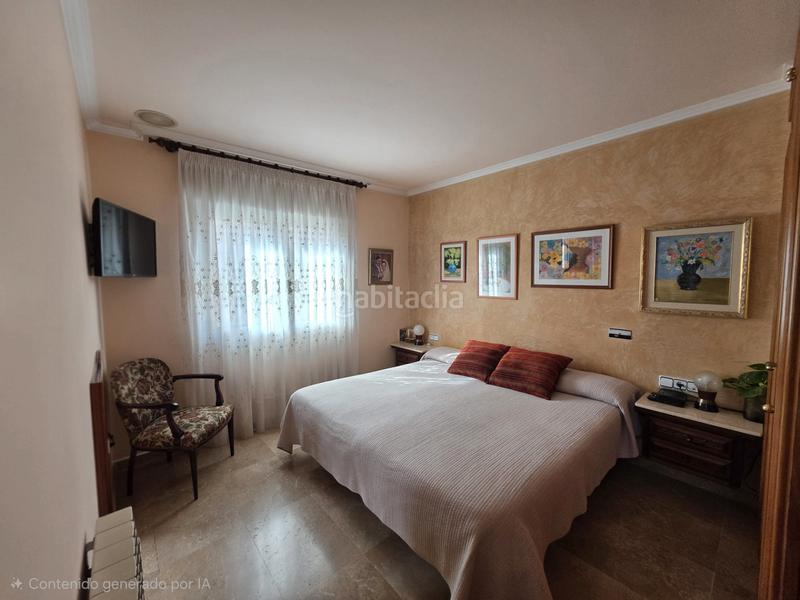 Foto e40e4fb3-b2a7-4bc5-b625-60531776f061. Casa adossada amb xemeneia calefacció aparcament piscina a Barcelona