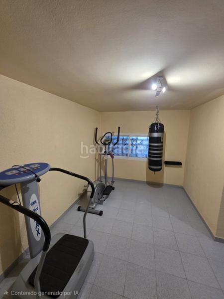 Foto fa29a472-89d0-4f82-8598-00411b0a9f6a. Casa adossada amb xemeneia calefacció aparcament piscina a Barcelona