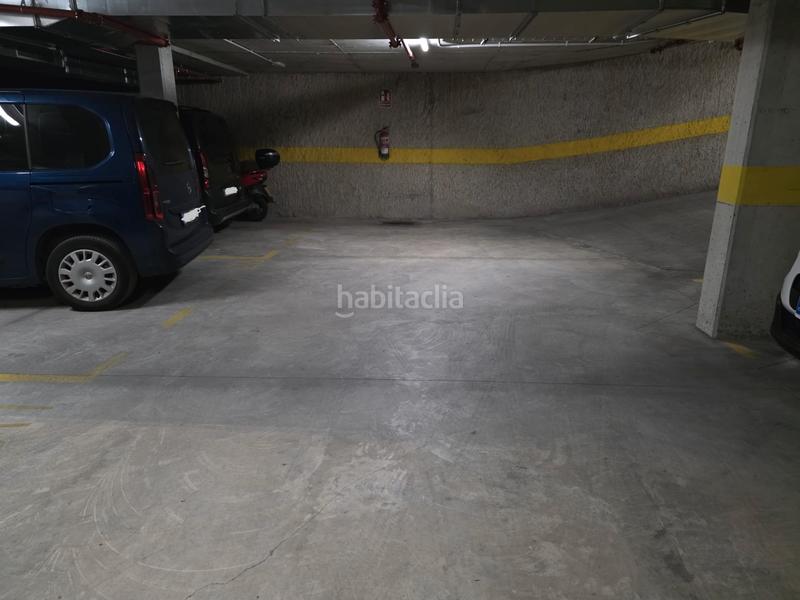 Foto c6ecb1a9-e803-487f-b76b-8ffa7123e7dd. Rent car parking in Horta Barcelona