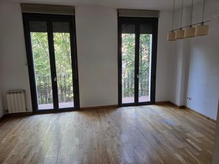 Pis  Carrer d'enric granados. Exclusiva vivienda con parking incluido en pleno corazón de la n