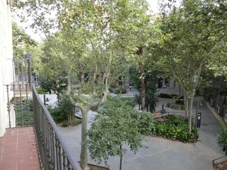 Appartement  Carrer d'enric granados. Exclusiva vivienda con parking incluido en pleno corazón de la n