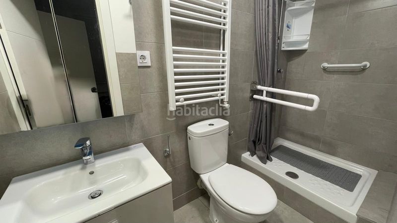 Foto 8dfb5de8-b579-4815-824e-a4bbc758d7e8. Planta baixa amb calefacció a Carmel Barcelona