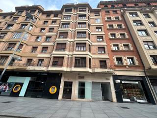 Miete Geschäftsraum  Avenida de carlos iii el noble etorbidea. Excelente local en alquiler en la avenida carlos iii en pamplona