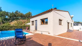Maison  Carles riba. Casa independiente en costa brava con piscina, amplios exteriore