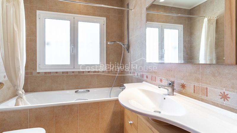 Foto 5659edab-e93f-4ca3-a991-6690f2a8bd02. Casa amb calefacció aparcament piscina a Mas Trempat-Sant Amanç-Casa Nova Sant Feliu de Guíxols
