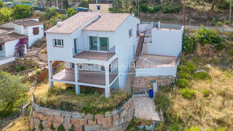 Foto 053c49b5-3c78-4be7-9487-edcd1420bb48. Casa  a estrenar con piscina en venta en urbanización residencial , a 3 min del centro ciudad en Begur