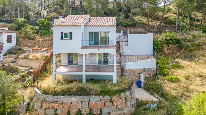 Foto 0d103911-3ecb-49ac-b31b-0ca80066615d. Casa  a estrenar con piscina en venta en urbanización residencial , a 3 min del centro ciudad en Begur