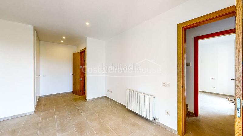 Foto 2ac420b2-666d-48c7-bd15-ef616b829bc0. Casa  a estrenar con piscina en venta en urbanización residencial , a 3 min del centro ciudad en Begur